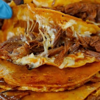TACO A LA PLACHA CON QUESO